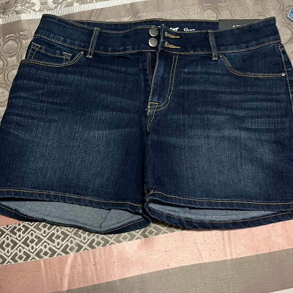 APT 9 shorts mid rise